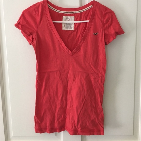Hot pink/orangey red color t shirt from hollister