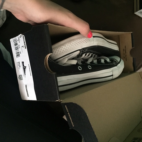 Black converse womens 7, mens 5.