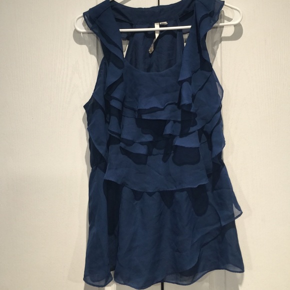 Adorable ruffle blue top