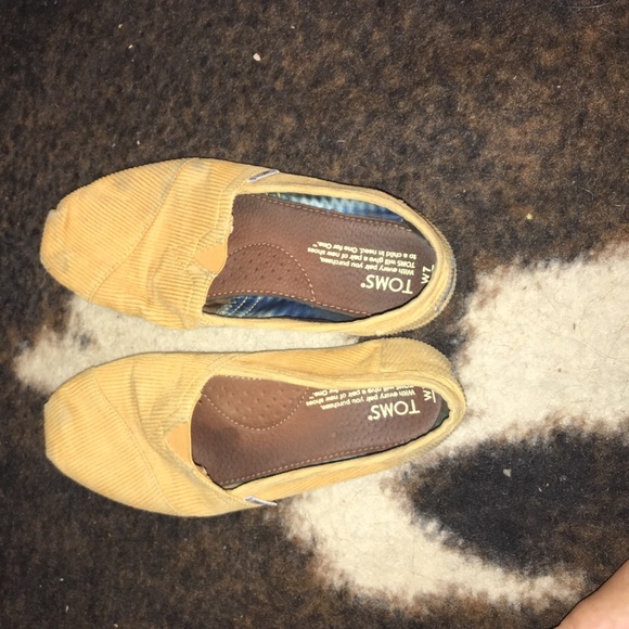 Yellow corduroy toms