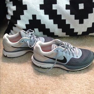 Gray Nike Pegasus 6