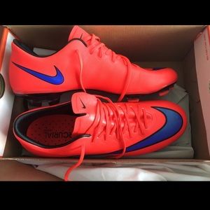 Nike Soccer Cleats NWOT