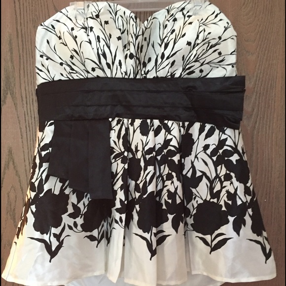 Black and white tube top