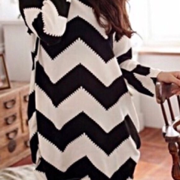 💕Chevron Print Long Sleeve T💕 - Picture 3 of 3