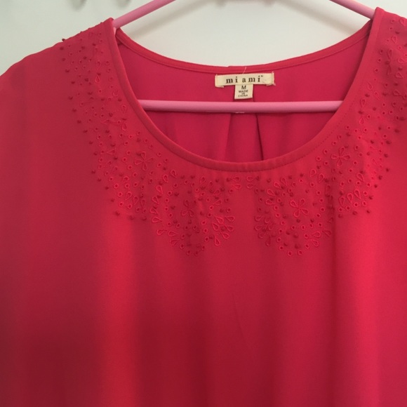 Bright pink dress! - Picture 3 of 4