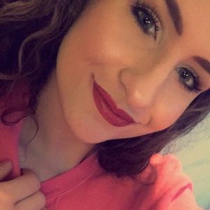 Meet your Posher, Shea