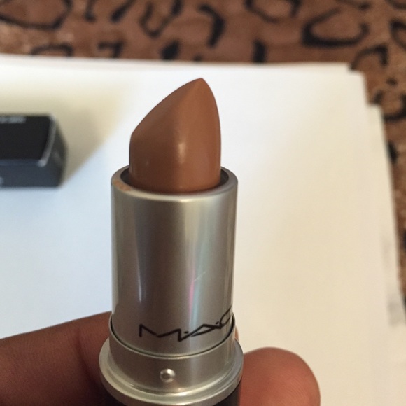 AUTHENTIC MAC sensual sparks