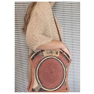 Vintage woven basket purse / bag