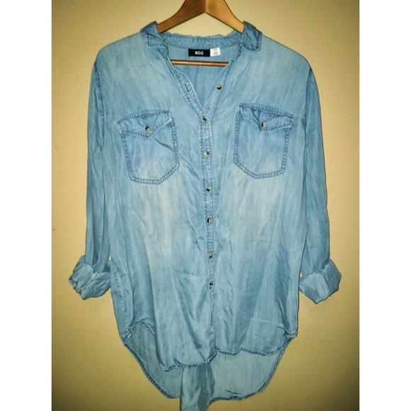 🔴SOLD🔴 BDG Chambray Button Down Top - Picture 2 of 3