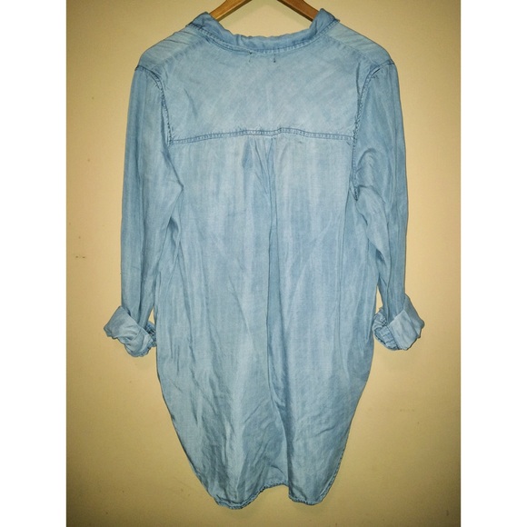 🔴SOLD🔴 BDG Chambray Button Down Top - Picture 3 of 3