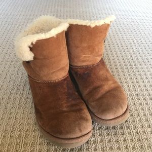 Light brown pair of uggs