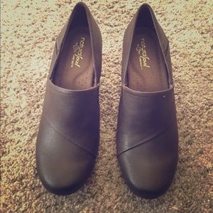 NWOT Brown Natural Soul wedges