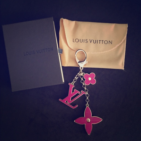 Louis Vuitton Accessories - Beautiful fashion keychain 🎀