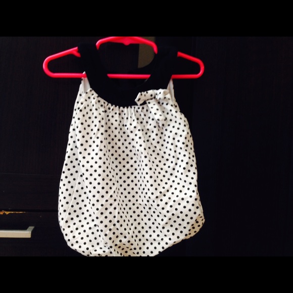 3T sleeveless top.