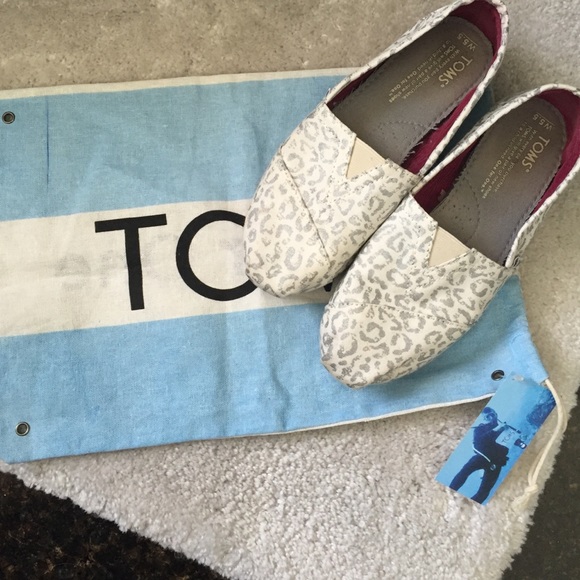 Tons cream and silver leopard print size5.5