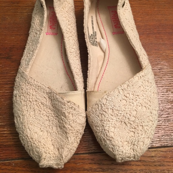 Cream crochet flats