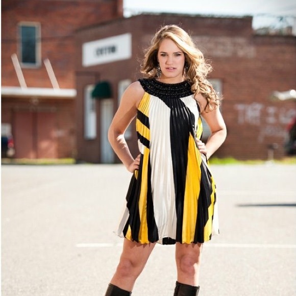 Formal Sportswear - Picture 2 of 2