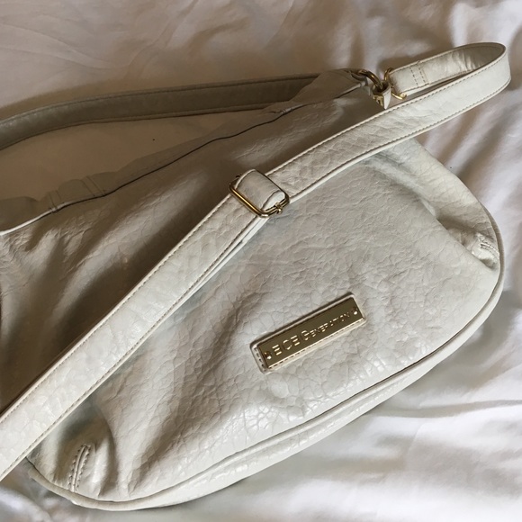 BCBGeneration white leather messenger bag. - Picture 2 of 4