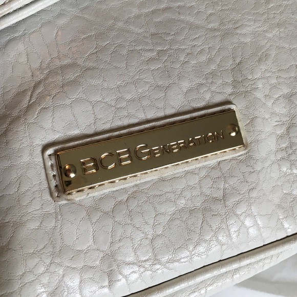BCBGeneration white leather messenger bag. - Picture 3 of 4