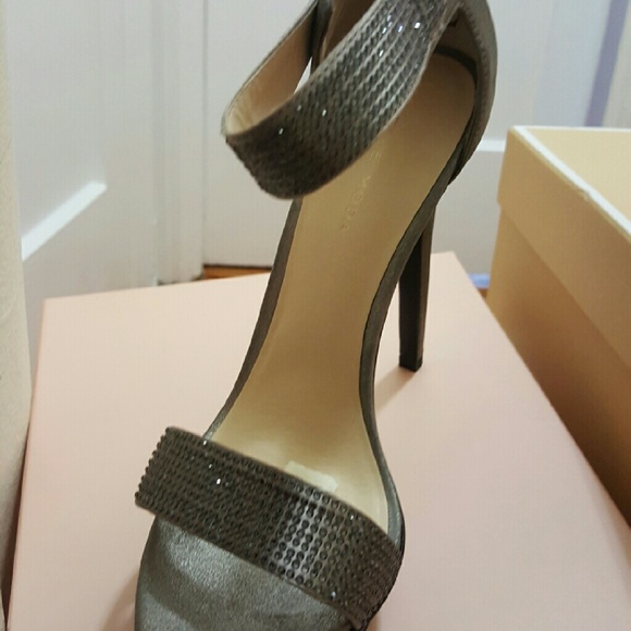 Shoes - Picture 4 of 4