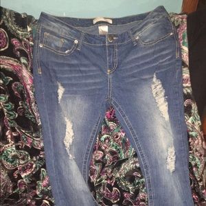 No Boundaries Destroyed Skinny Jeans