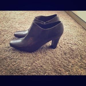 NWOT Covington Brown Shoes