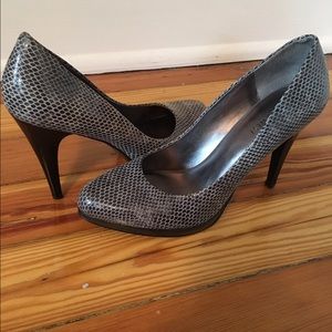 Nine West gray/navy leather heels