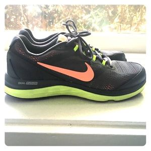 Nike Dual Fusion Sneakers
