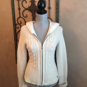 DKNY soft wool and gold metallic threads