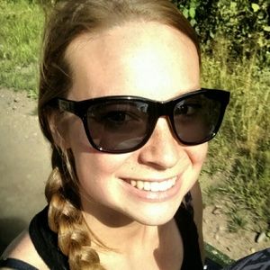 Meet your Posher, Hailey