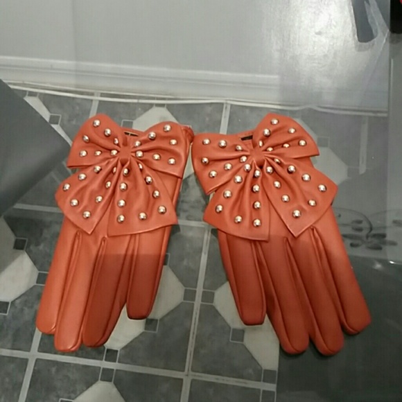 COGNAC BOW GLOVES