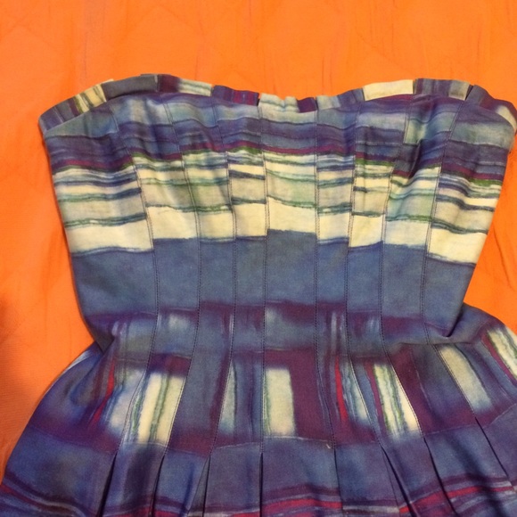 Adorable pleated dress! - Picture 2 of 4