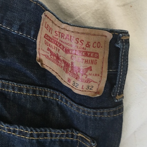 Levy Loose Straight Jeans - Picture 3 of 3
