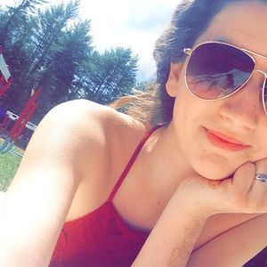 Meet your Posher, Danielle