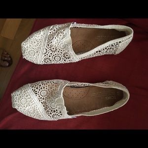Toms lace shoes