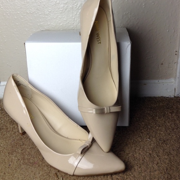 Nude Nine West pumps