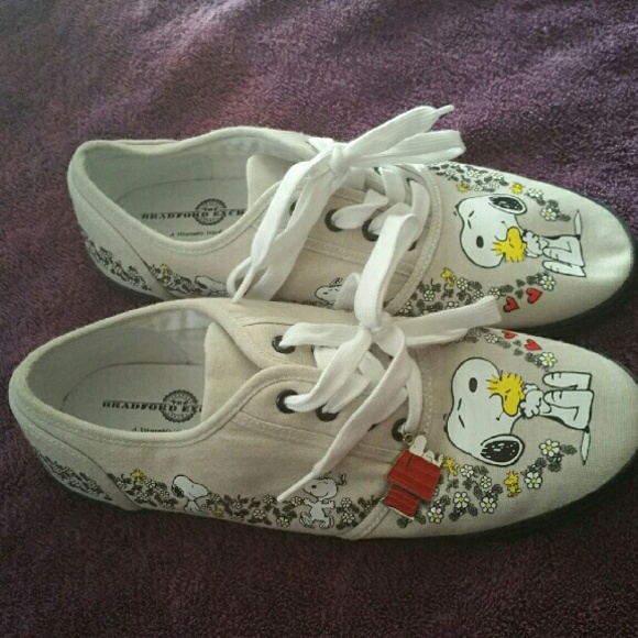 bradford exchange snoopy shoes