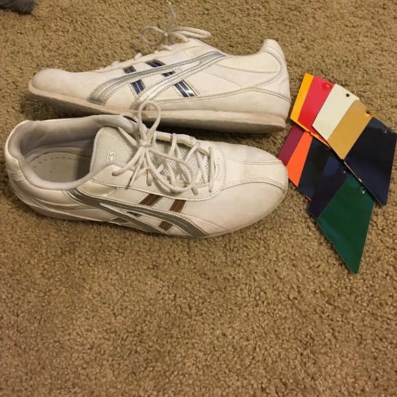 Cheer shoes