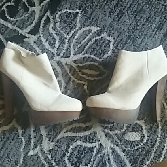 cute heeled booties !!