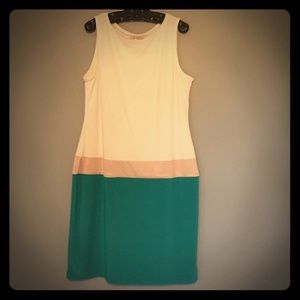 Short sleeved dress