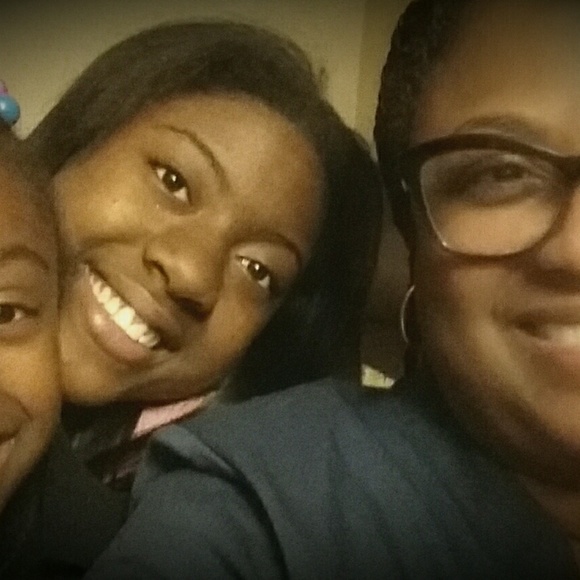 Meet your Posher, Lisa - Picture 2 of 3