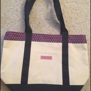 Vineyard Vines classic tote with hearts