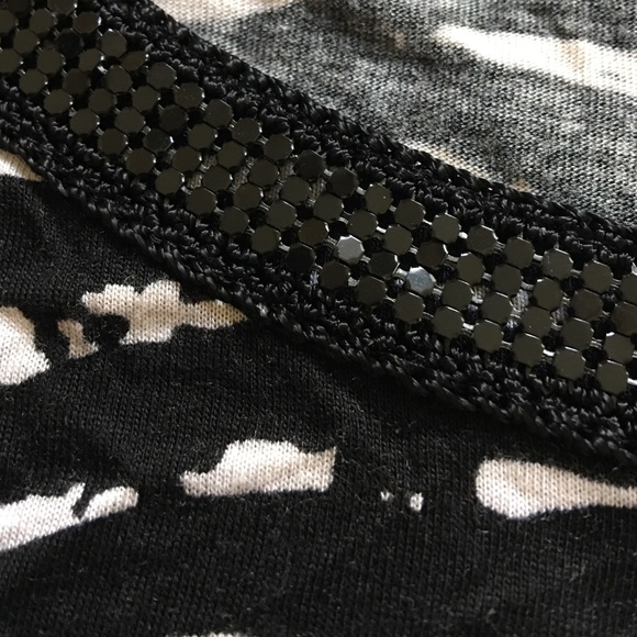 Black/White Print Tee - Picture 3 of 3