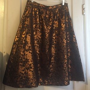 Beautiful golden midi skirt, very comfy and fancy!