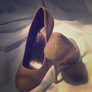 Cathy Jean suede pumps.