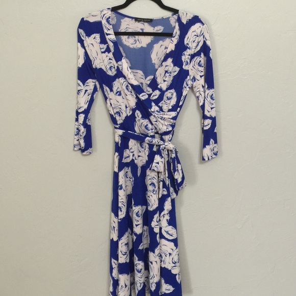 Blue faux wrap dress w/ white rose pattern - sz M