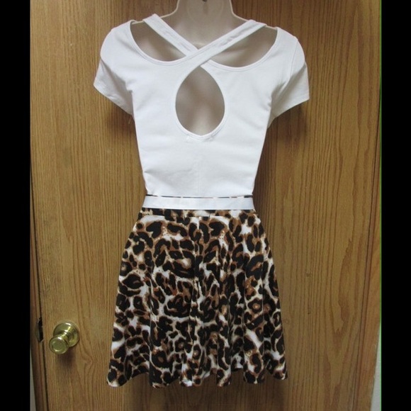 Spectacular Animal Print Skater Skirt W/Belt - Picture 2 of 4