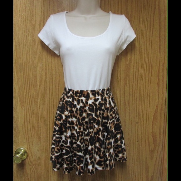 Spectacular Animal Print Skater Skirt W/Belt - Picture 3 of 4