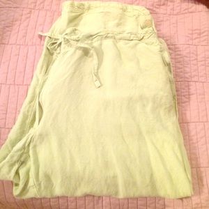 💚 Avenue LIME green capris. 💚