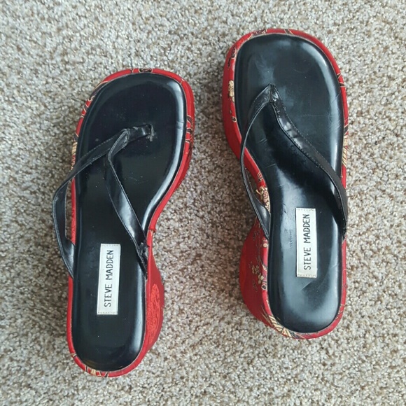 Asian inspired platform sandles. Steve madden